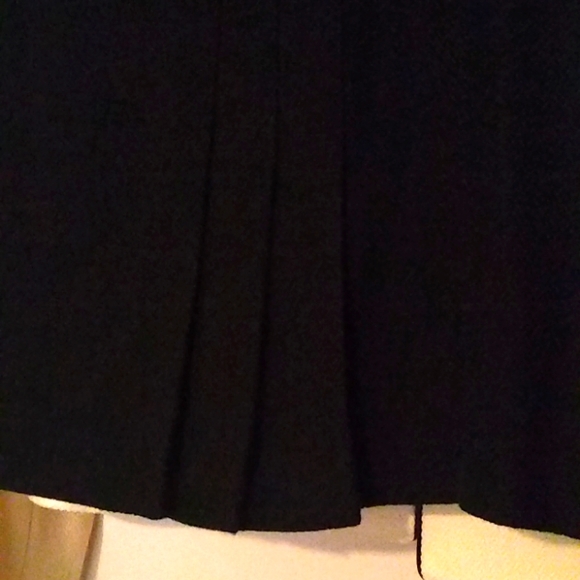 New Tahari 2 pcs. Suit 10P - Picture 5 of 7